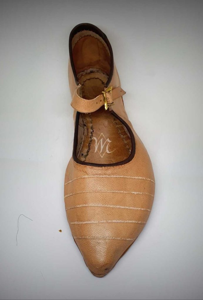 Schnallenschuh mit Lederschnitt 1300-1400 - Maßwerk-Historische Schuhe
